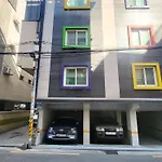 Ggoggio House